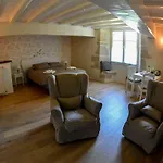Chateau De La Grand'cour Bed & Breakfast 3*