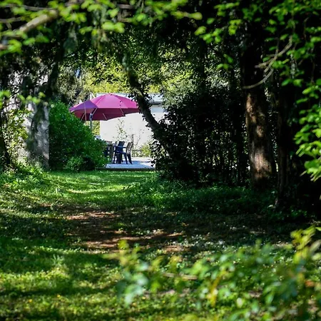 Chateau De La Grand'cour Bed & Breakfast 3*