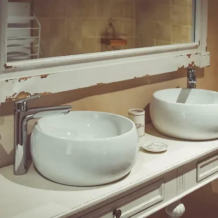 Chateau De La Grand'cour Bed & Breakfast Grandchamp-des-Fontaines